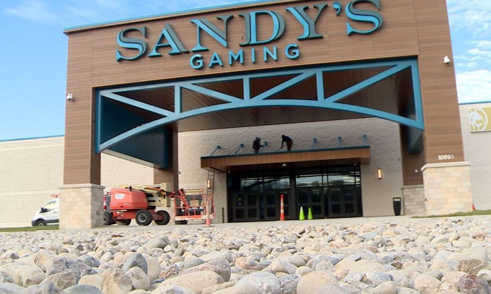 sandy’s-racing-&-gaming-celebrates-grand-opening