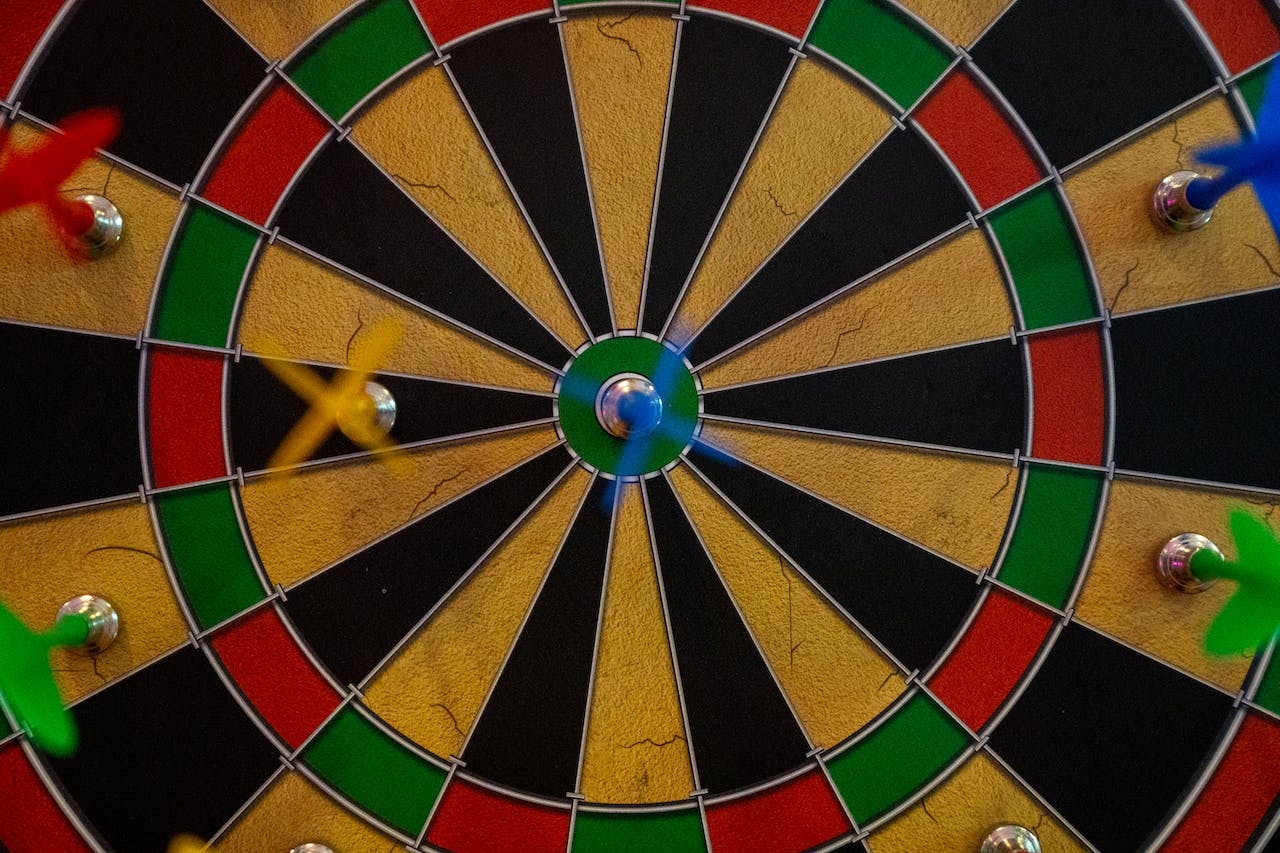 pdc-world-darts-championship-final-smashes-betting-records,-fuelled-by-darts-prodigy-luke-littler